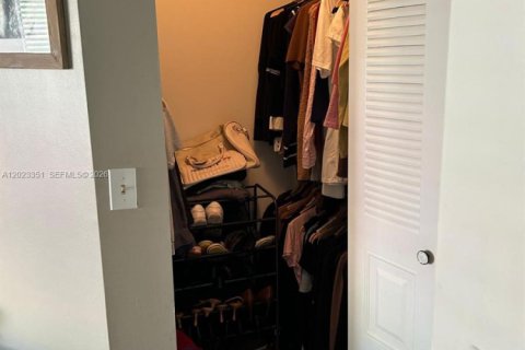 Condo in Coral Springs, Florida, 1 bedroom № 2257161 - photo 30