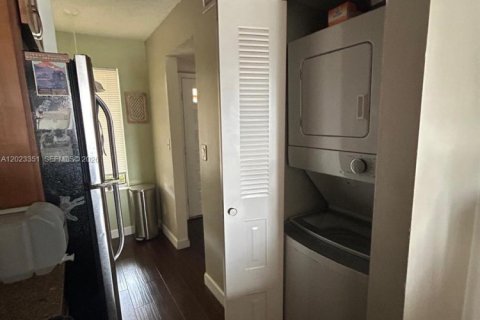 Condo in Coral Springs, Florida, 1 bedroom № 2257161 - photo 16