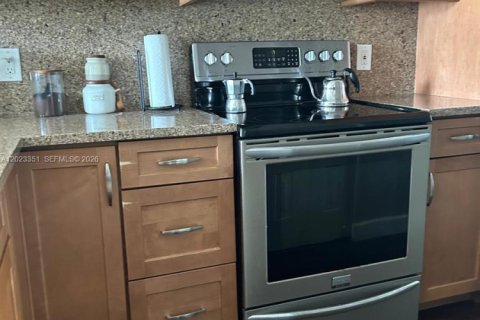 Condo in Coral Springs, Florida, 1 bedroom № 2257161 - photo 7