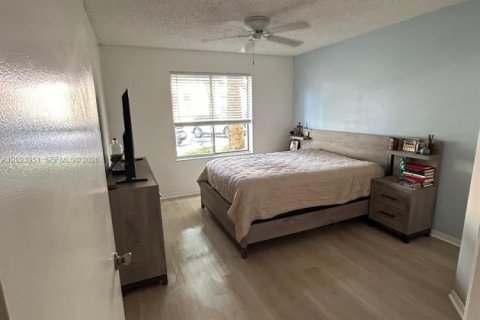 Condo in Coral Springs, Florida, 1 bedroom № 2257161 - photo 26