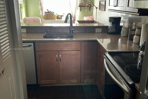 Condo in Coral Springs, Florida, 1 bedroom № 2257161 - photo 11