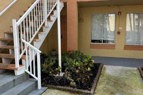 Condo in Coral Springs, Florida, 1 bedroom № 2257161 - photo 3