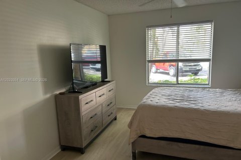 Condo in Coral Springs, Florida, 1 bedroom № 2257161 - photo 27