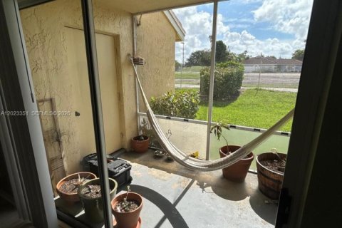 Condo in Coral Springs, Florida, 1 bedroom № 2257161 - photo 20