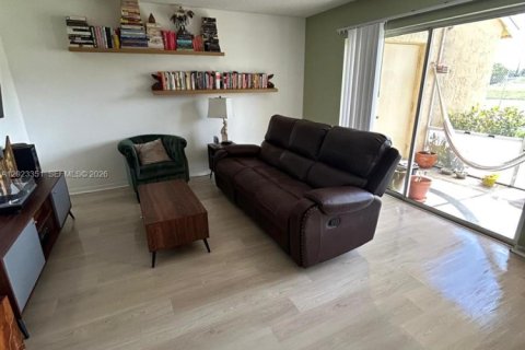 Condo in Coral Springs, Florida, 1 bedroom № 2257161 - photo 19