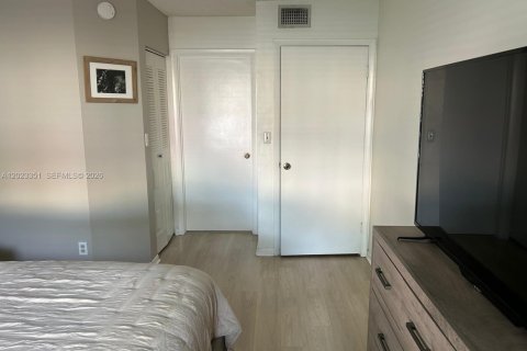 Condo in Coral Springs, Florida, 1 bedroom № 2257161 - photo 29