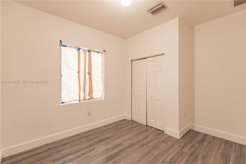 House in Miami, Florida 3 bedrooms, 103.49 sq.m. № 2040832 - photo 11
