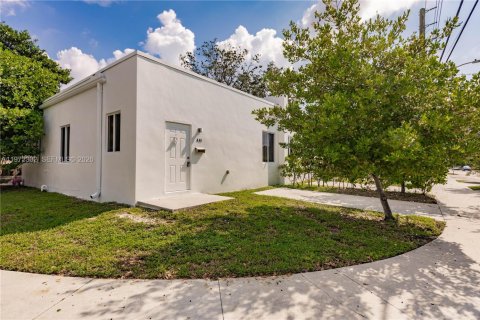 House in Miami, Florida 3 bedrooms, 103.49 sq.m. № 2040832