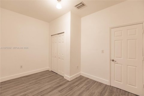 House in Miami, Florida 3 bedrooms, 103.49 sq.m. № 2040832 - photo 18