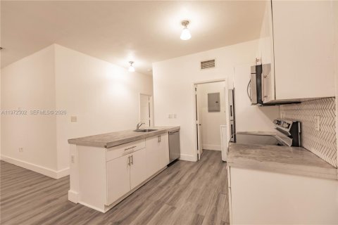 House in Miami, Florida 3 bedrooms, 103.49 sq.m. № 2040832 - photo 8