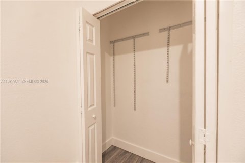 House in Miami, Florida 3 bedrooms, 103.49 sq.m. № 2040832 - photo 14