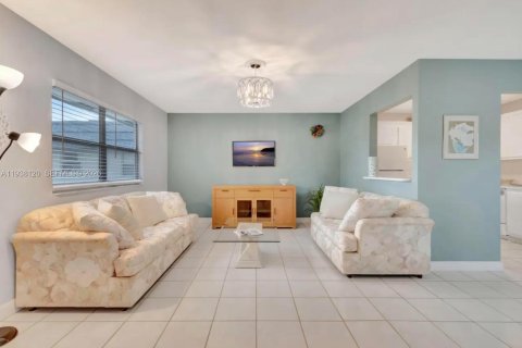 Condo in Delray Beach, Florida, 1 bedroom  № 1995997 - photo 14