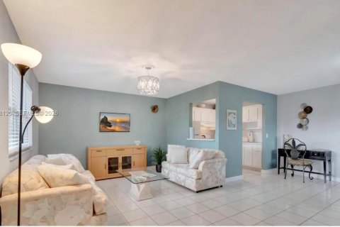 Condo in Delray Beach, Florida, 1 bedroom  № 1995997 - photo 12