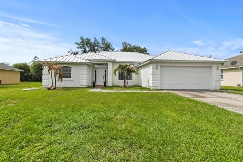 House in Port St. Lucie, Florida 3 bedrooms, 146.69 sq.m. № 2377323