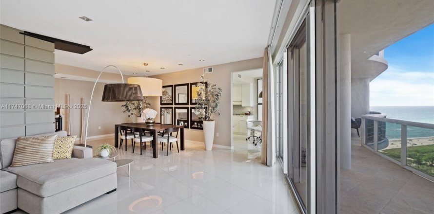 Кондоминиум с 2 спальнями в Бэл-Харбор, Флорида № 2012889