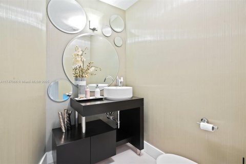 Купить кондоминиум в Бэл-Харбор, Флорида 2 спальни, 209.03м2, № 2012889 - фото 18