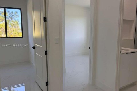 House in LaBelle, Florida 3 bedrooms, 145.95 sq.m. № 2068120 - photo 18