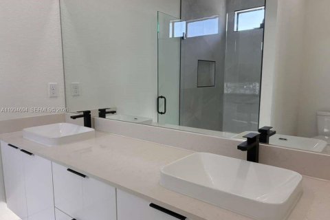 House in LaBelle, Florida 3 bedrooms, 145.95 sq.m. № 2068120 - photo 13