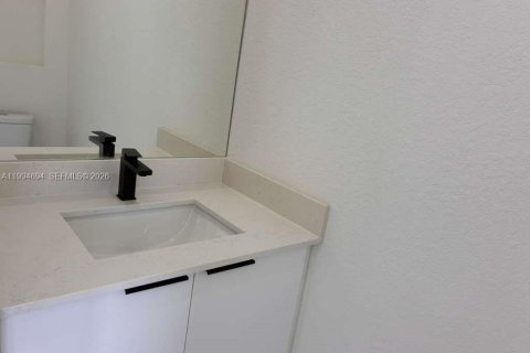 House in LaBelle, Florida 3 bedrooms, 145.95 sq.m. № 2068120 - photo 5