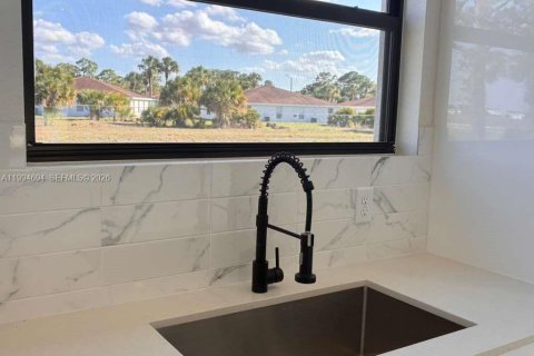 House in LaBelle, Florida 3 bedrooms, 145.95 sq.m. № 2068120 - photo 7