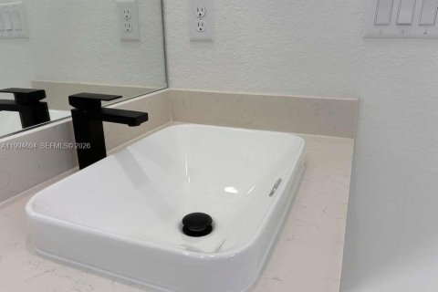 House in LaBelle, Florida 3 bedrooms, 145.95 sq.m. № 2068120 - photo 14