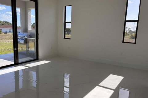 House in LaBelle, Florida 3 bedrooms, 145.95 sq.m. № 2068120 - photo 11