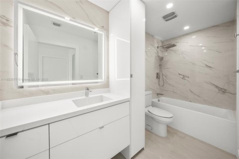 Condominio en venta en Miami, Florida, 2 dormitorios, 115.11 m2 № 1787032 - foto 18