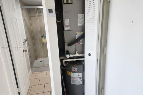 Condo in Miami, Florida, 2 bedrooms  № 1949607 - photo 17