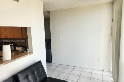 Condo in Miami, Florida, 2 bedrooms  № 1949607 - photo 19