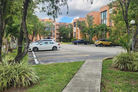 Condo in Miami, Florida, 2 bedrooms  № 1949607 - photo 7