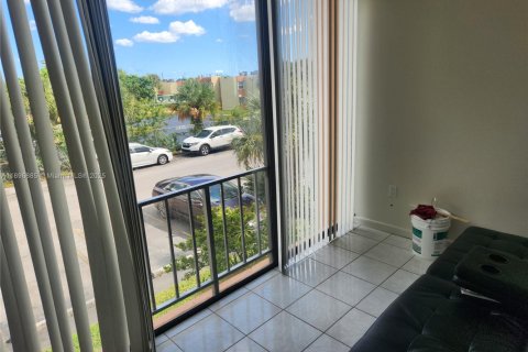 Condo in Miami, Florida, 2 bedrooms  № 1949607 - photo 18