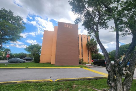 Condo in Miami, Florida, 2 bedrooms  № 1949607 - photo 2