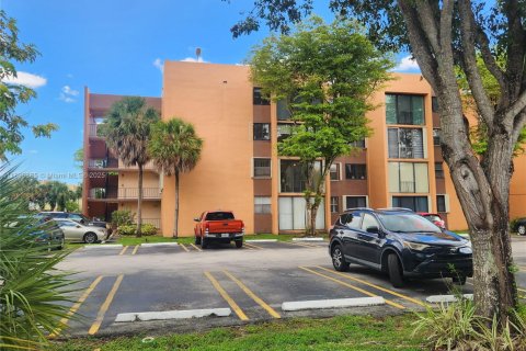Condo in Miami, Florida, 2 bedrooms  № 1949607 - photo 8