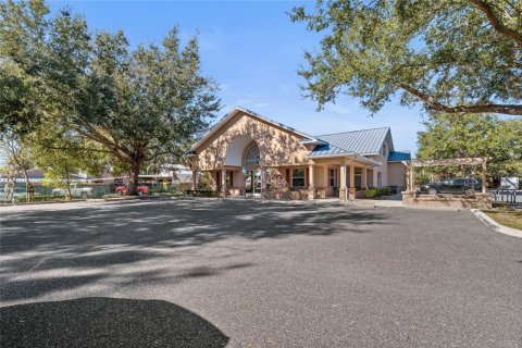 Propiedad comercial en venta en Mount Dora, Florida, 665.09 m2 № 2108985 - foto 3