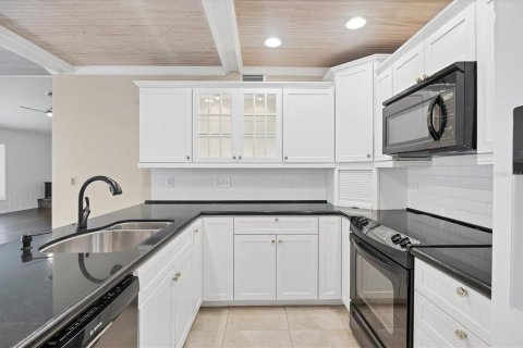 House in Sarasota, Florida 3 bedrooms, 267.37 sq.m. № 1723336 - photo 14