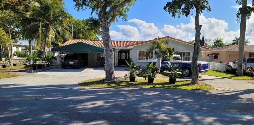 Дом в Норт-Майами, Флорида 4 спальни, 199.09м2 № 2027079