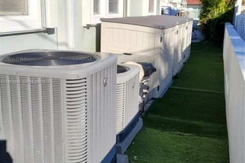 Купить виллу или дом в Норт-Майами, Флорида 4 спальни, 199.09м2, № 2027079 - фото 12