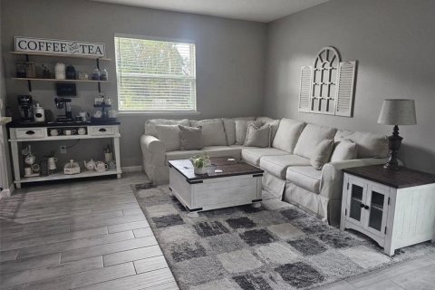House in Palm Bay, Florida 3 bedrooms, 174.1 sq.m. № 2083823 - photo 8