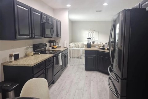 House in Palm Bay, Florida 3 bedrooms, 174.1 sq.m. № 2083823 - photo 9
