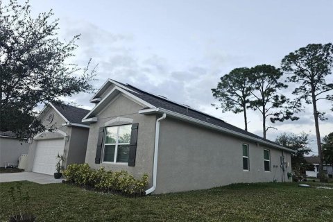 House in Palm Bay, Florida 3 bedrooms, 174.1 sq.m. № 2083823 - photo 2