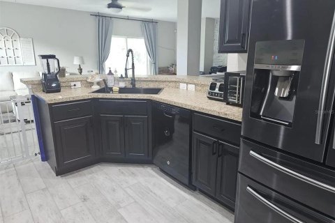 House in Palm Bay, Florida 3 bedrooms, 174.1 sq.m. № 2083823 - photo 10