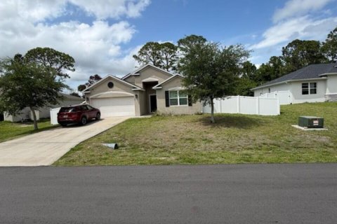 House in Palm Bay, Florida 3 bedrooms, 174.1 sq.m. № 2083823 - photo 20
