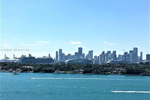 Copropriété à louer à Miami Beach, Floride: 1 chambre, 79.15 m2 № 1985778 - photo 2