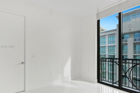 Condominio en alquiler en Coral Gables, Florida, 3 dormitorios, 100.8 m2 № 1953332 - foto 11