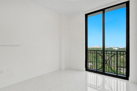 Condominio en alquiler en Coral Gables, Florida, 3 dormitorios, 100.8 m2 № 1953332 - foto 24