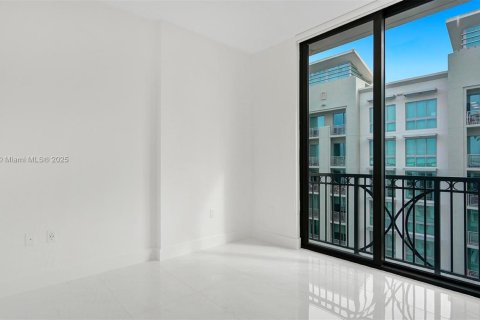 Condominio en alquiler en Coral Gables, Florida, 3 dormitorios, 100.8 m2 № 1953332 - foto 19