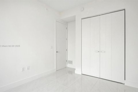 Condominio en alquiler en Coral Gables, Florida, 3 dormitorios, 100.8 m2 № 1953332 - foto 27
