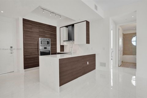 Condominio en alquiler en Coral Gables, Florida, 3 dormitorios, 100.8 m2 № 1953332 - foto 4