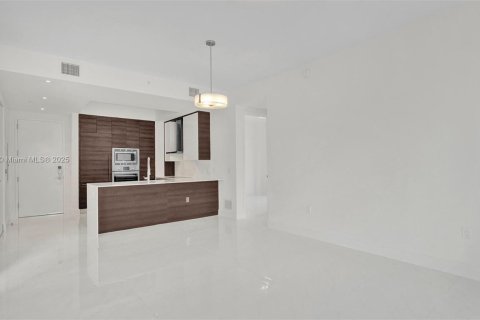 Condominio en alquiler en Coral Gables, Florida, 3 dormitorios, 100.8 m2 № 1953332 - foto 6