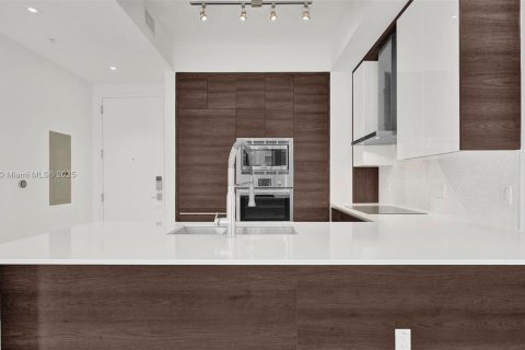 Condominio en alquiler en Coral Gables, Florida, 3 dormitorios, 100.8 m2 № 1953332 - foto 5